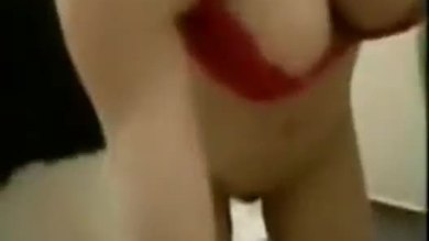Un couple de voyeurs baise dans un vestiaire -damncam.net