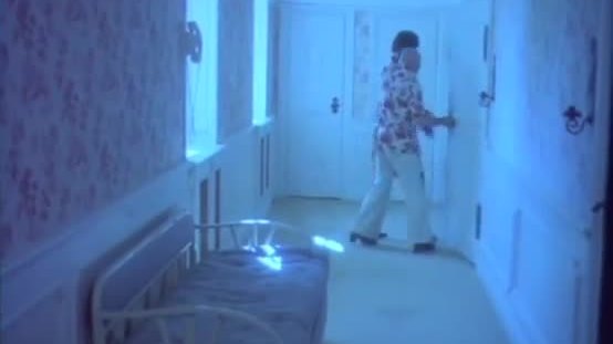 L'emprise des caresses 1976 film érotique 18