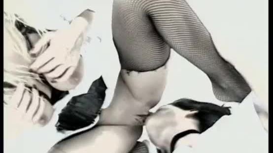 Suçage de chatte dans un porno psychédélique