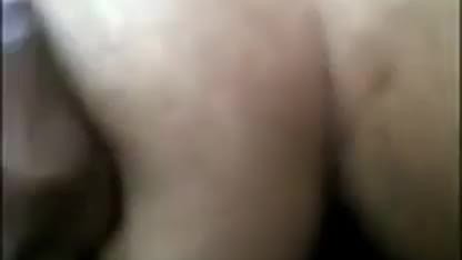Une superbe femme bengalie timide suce, baise et mouille sa chatte.