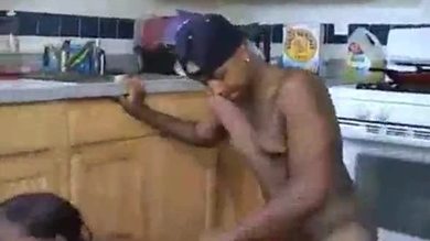 Fellation dans la cuisine - thepornbr.com
