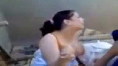 Fille de collège à la chambre d'auberge baisé (sexwap24.com)